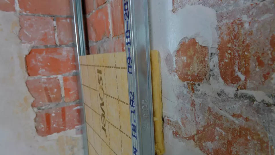 Isolation par l'intérieur d'un mur en brique