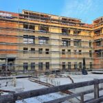 Chantier de rÃ©novation d'un bÃ¢timent ancien avec Ã©chafaudages